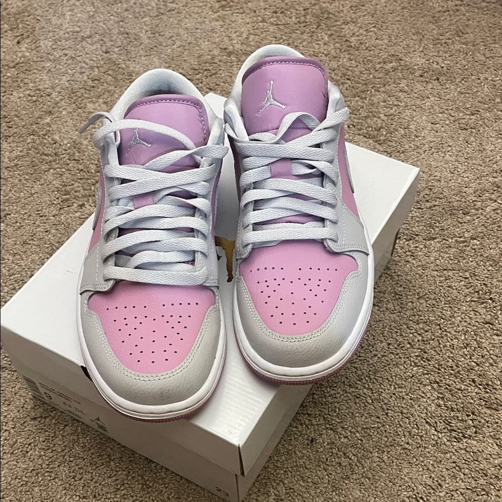 Women’s Jordan 1 Low Pink & Grey size 9 - Picture 3 of 6